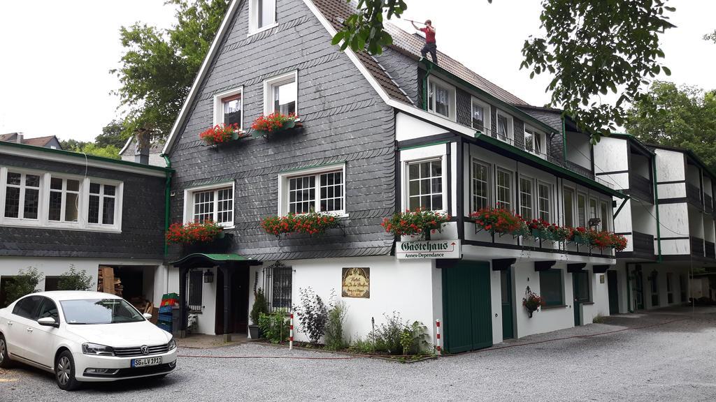 Hotel In Der Strassen Золинген Экстерьер фото