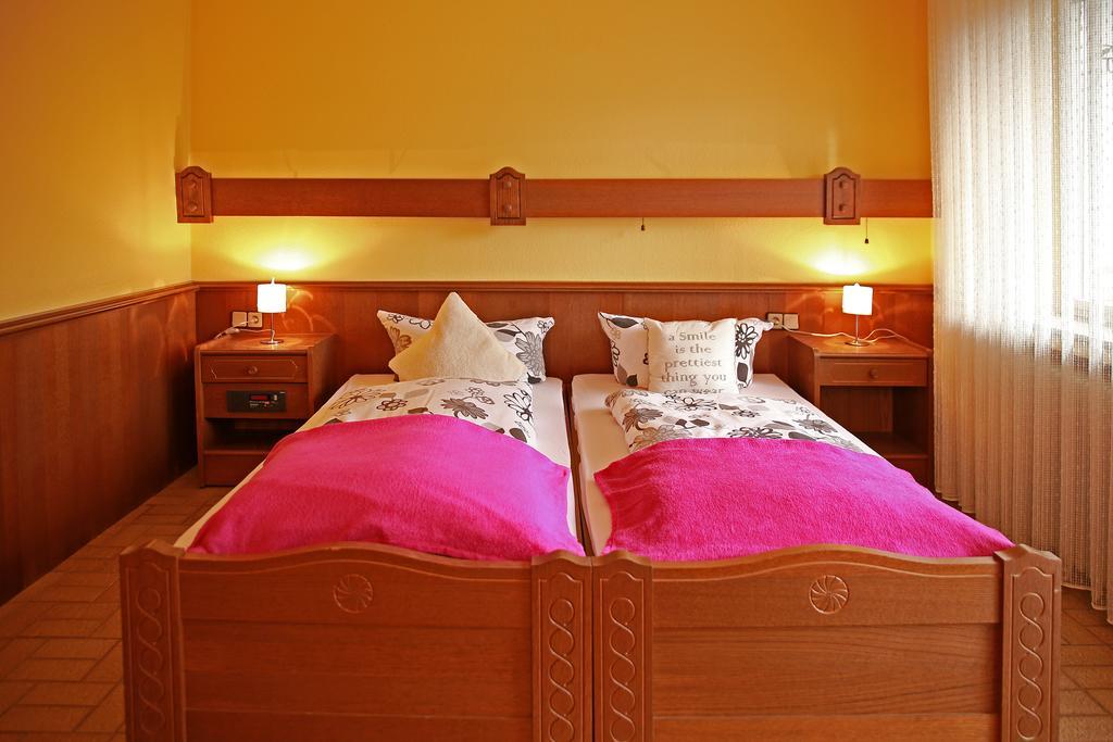 Hotel In Der Strassen Золинген Экстерьер фото